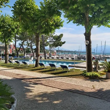 Villaggio Turistico Dei Tigli פארק נופש