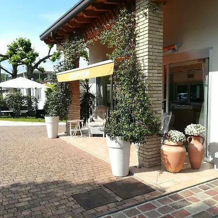Villaggio Turistico Dei Tigli 3* Padenghe sul Garda