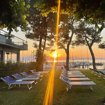 Üdülőpark Villaggio Turistico Dei Tigli Padenghe sul Garda