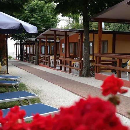 Villaggio Turistico Dei Tigli Üdülőpark Padenghe sul Garda